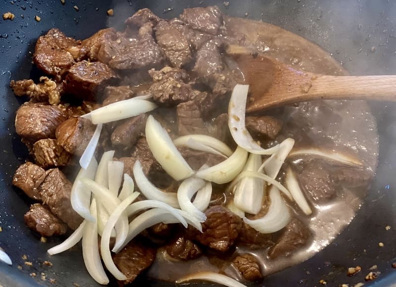 Boeuf Lok Lak Cambodge : l’histoire et recette facile à faire